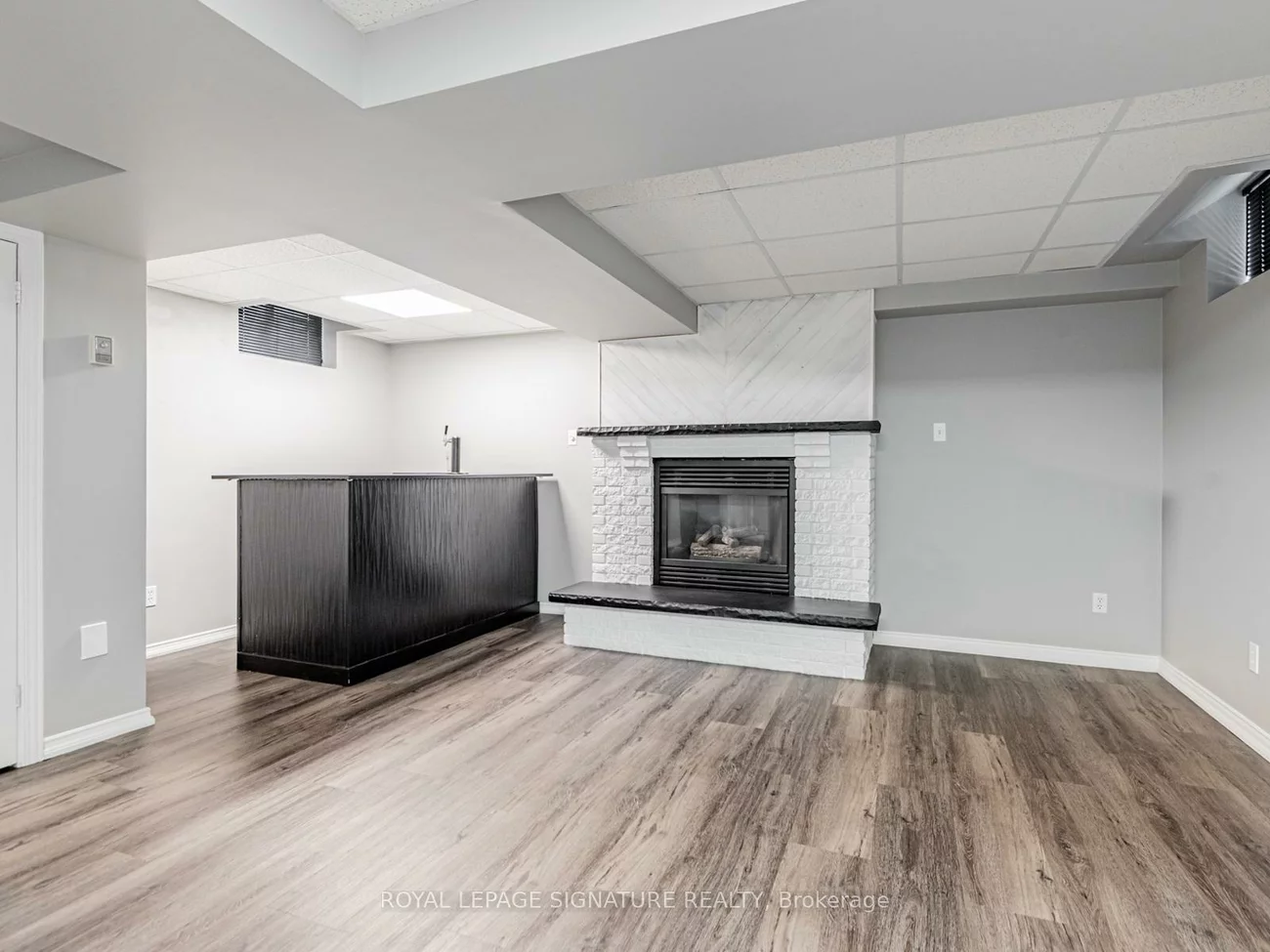 10, Laidlaw, West Bayfield, Barrie