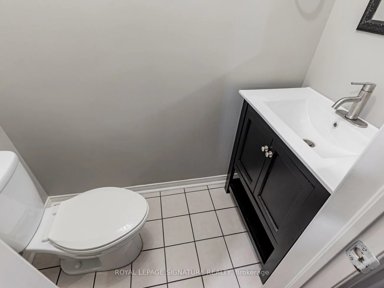 10, Laidlaw, West Bayfield, Barrie