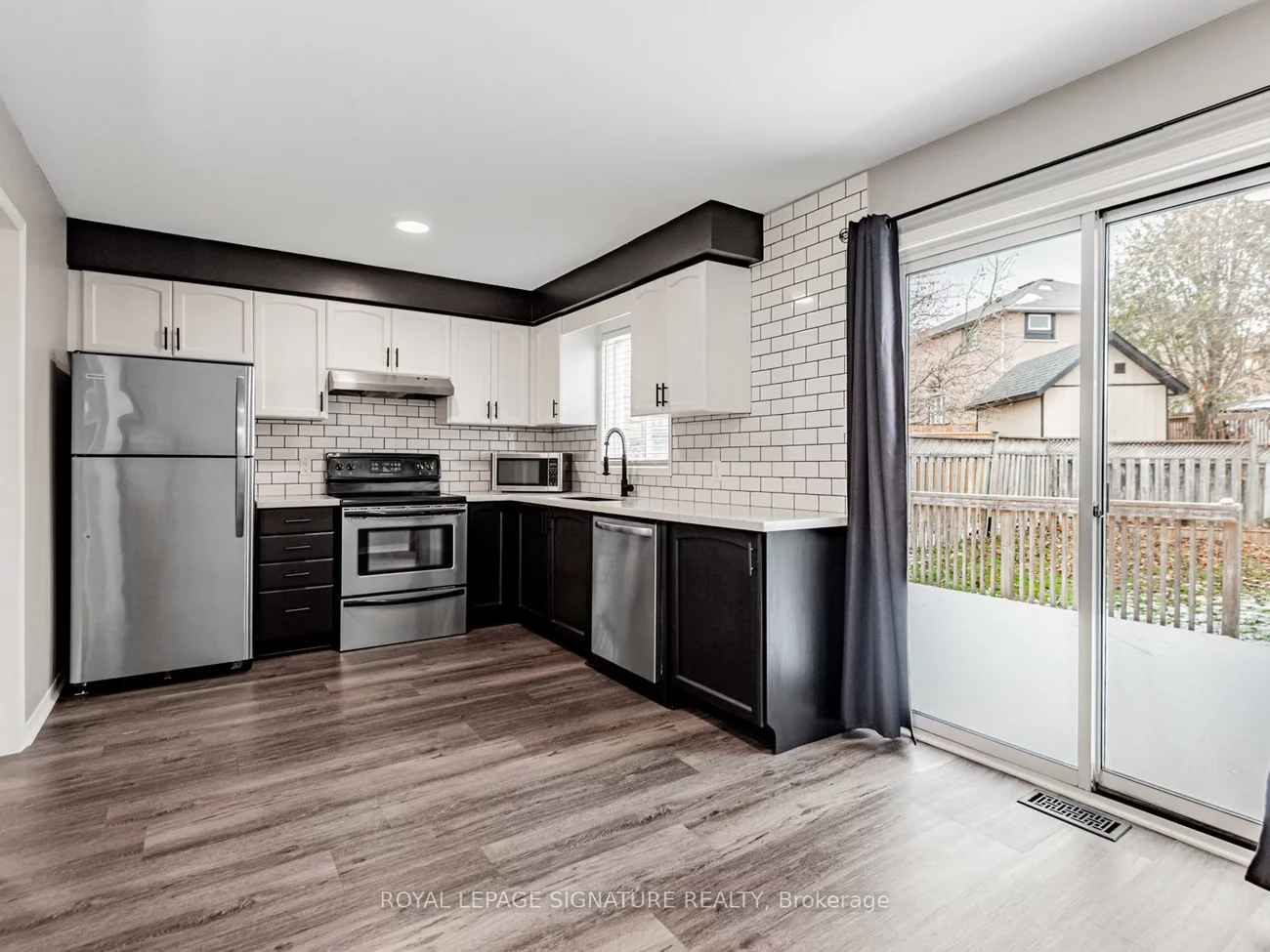 10, Laidlaw, West Bayfield, Barrie