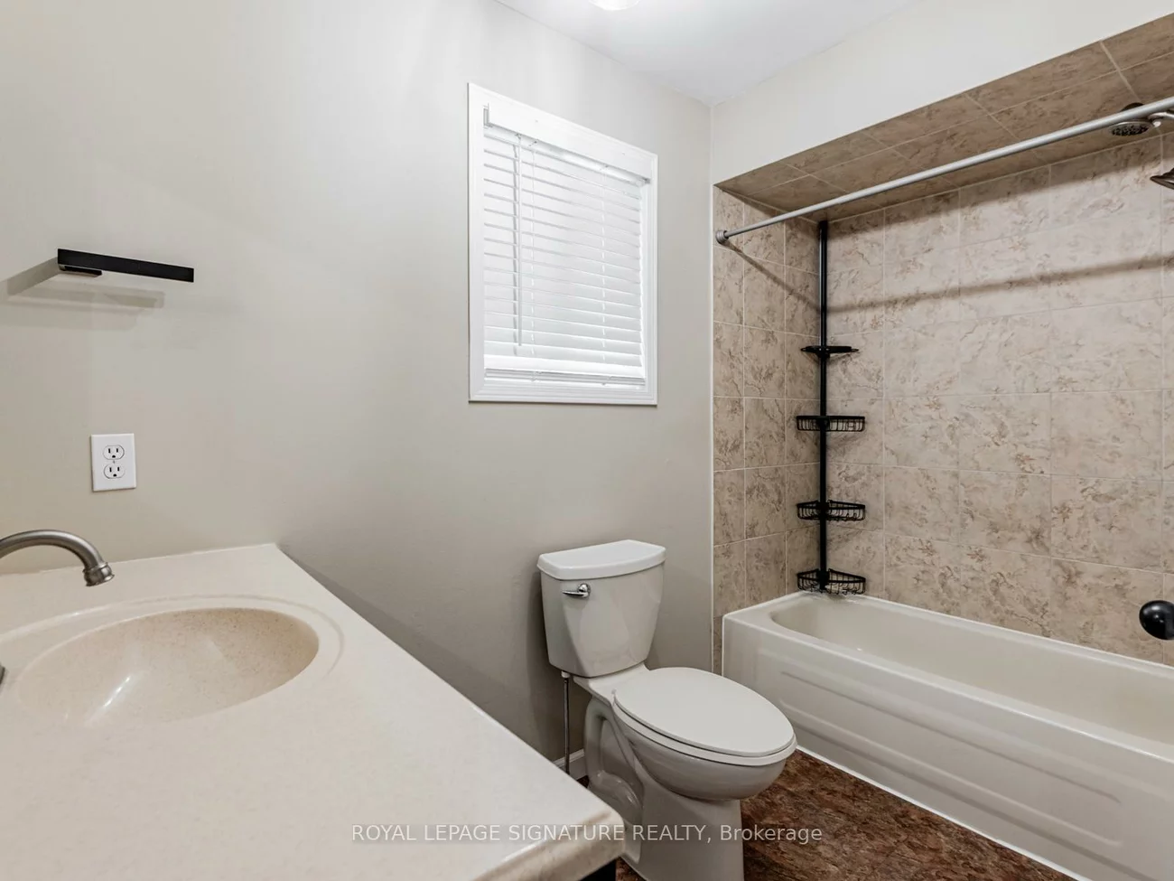 10, Laidlaw, West Bayfield, Barrie