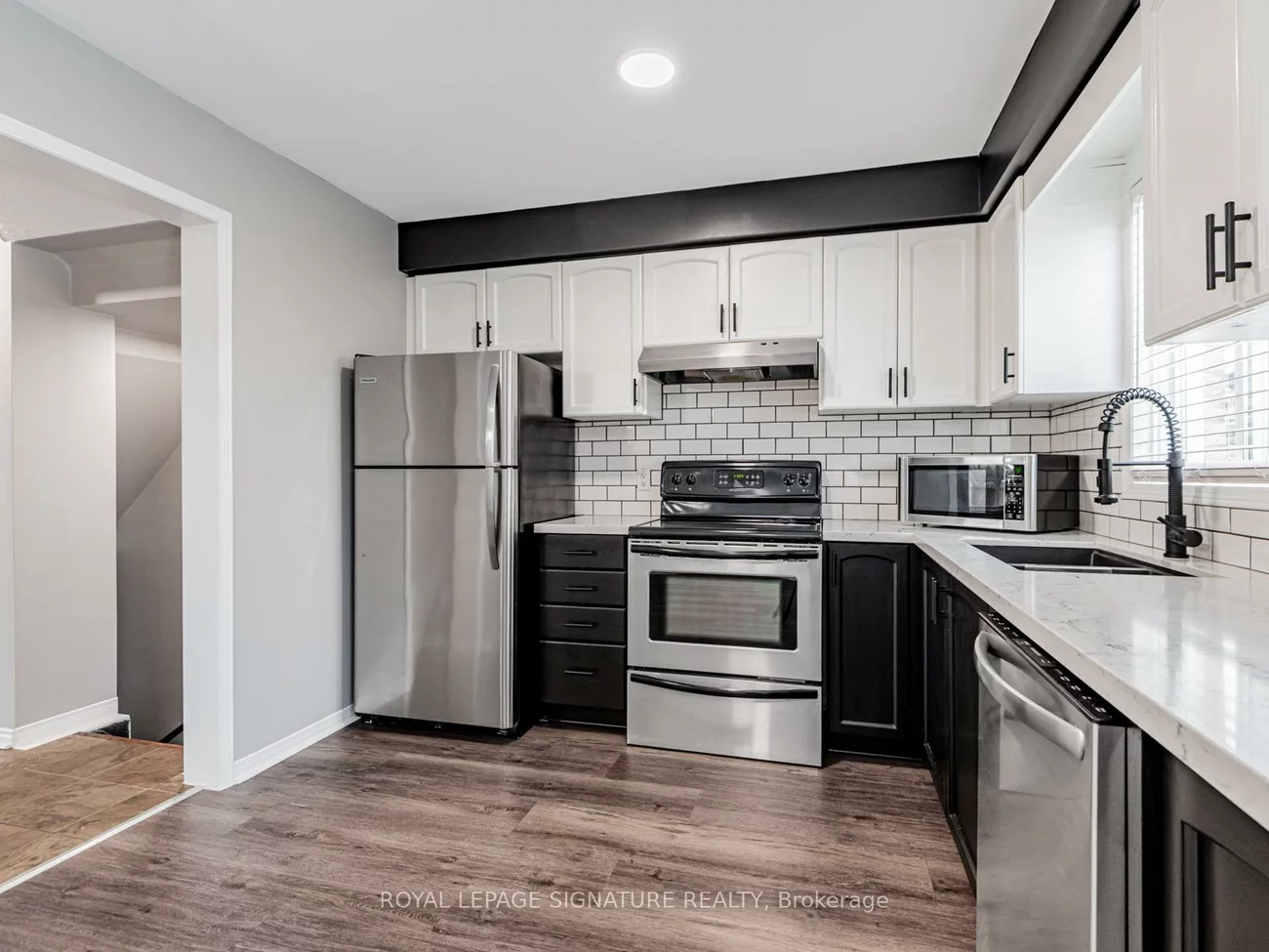 10, Laidlaw, West Bayfield, Barrie