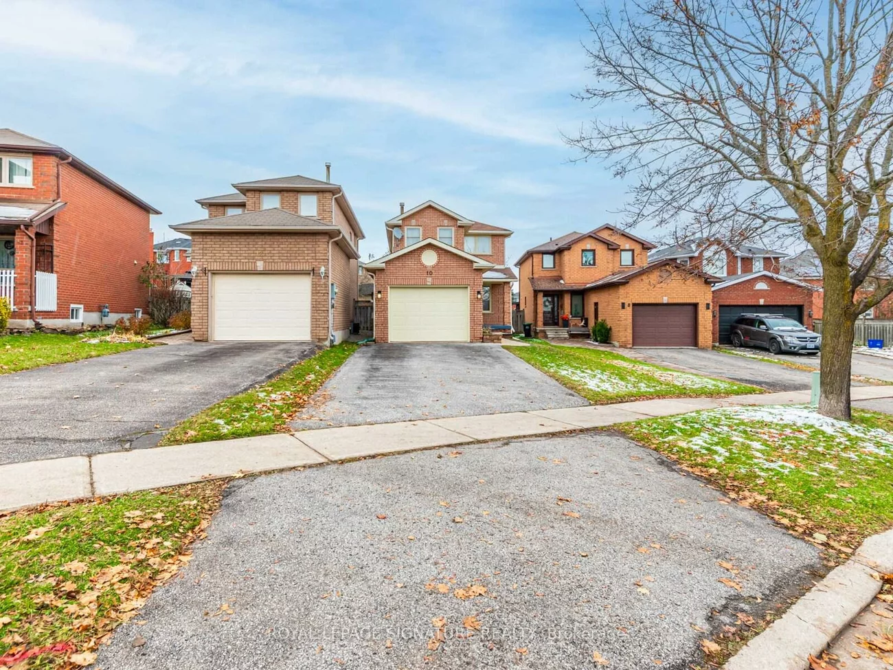 10, Laidlaw, West Bayfield, Barrie