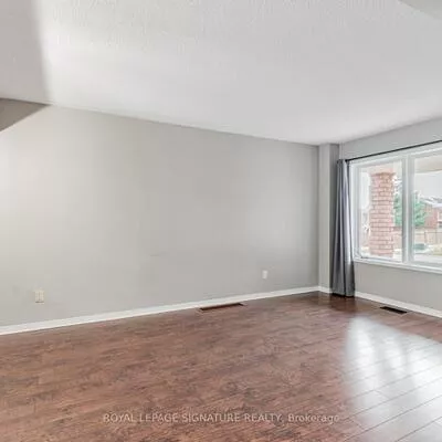 10, Laidlaw, West Bayfield, Barrie