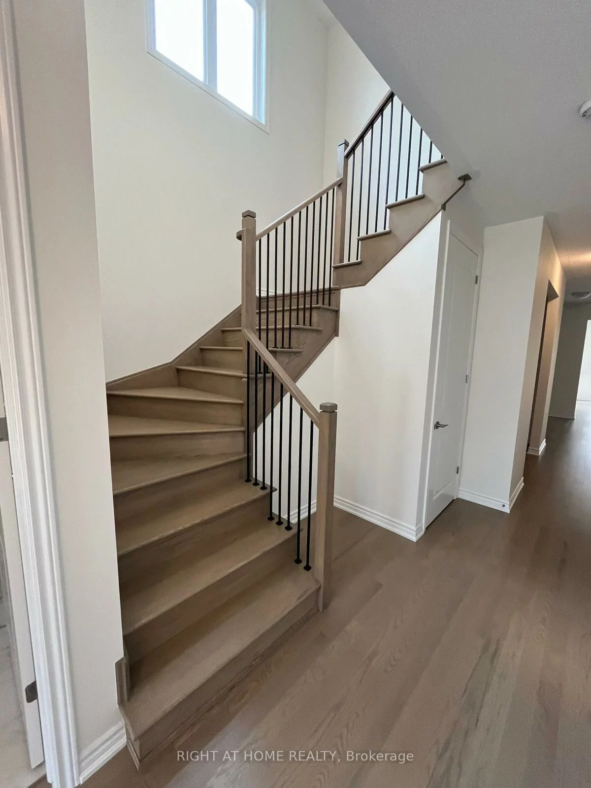 13, Gemini, Painswick South, Barrie