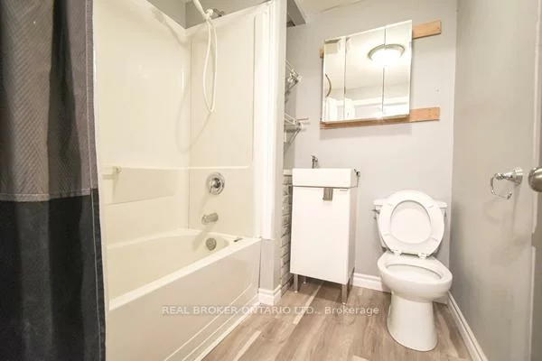 65, Ottaway, Wellington, Barrie