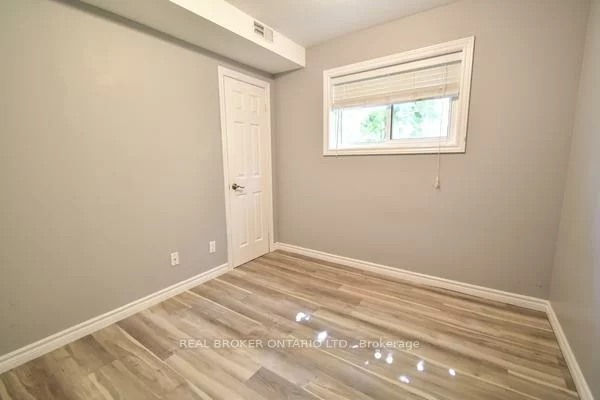 65, Ottaway, Wellington, Barrie