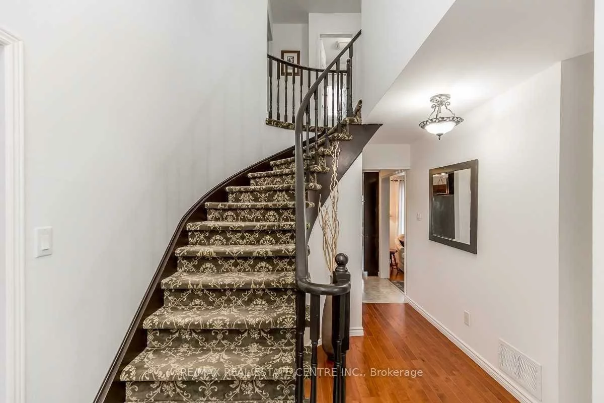 39, Mcmillan, Painswick North, Barrie