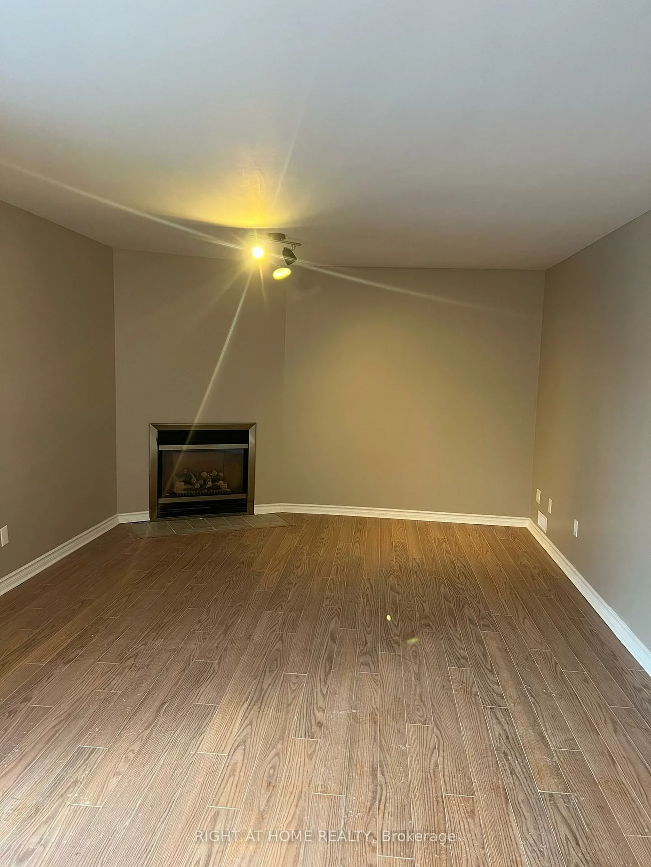 46, Lougheed, Holly, Barrie