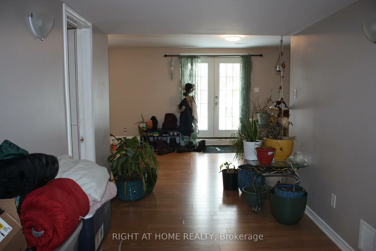 46, Lougheed, Holly, Barrie