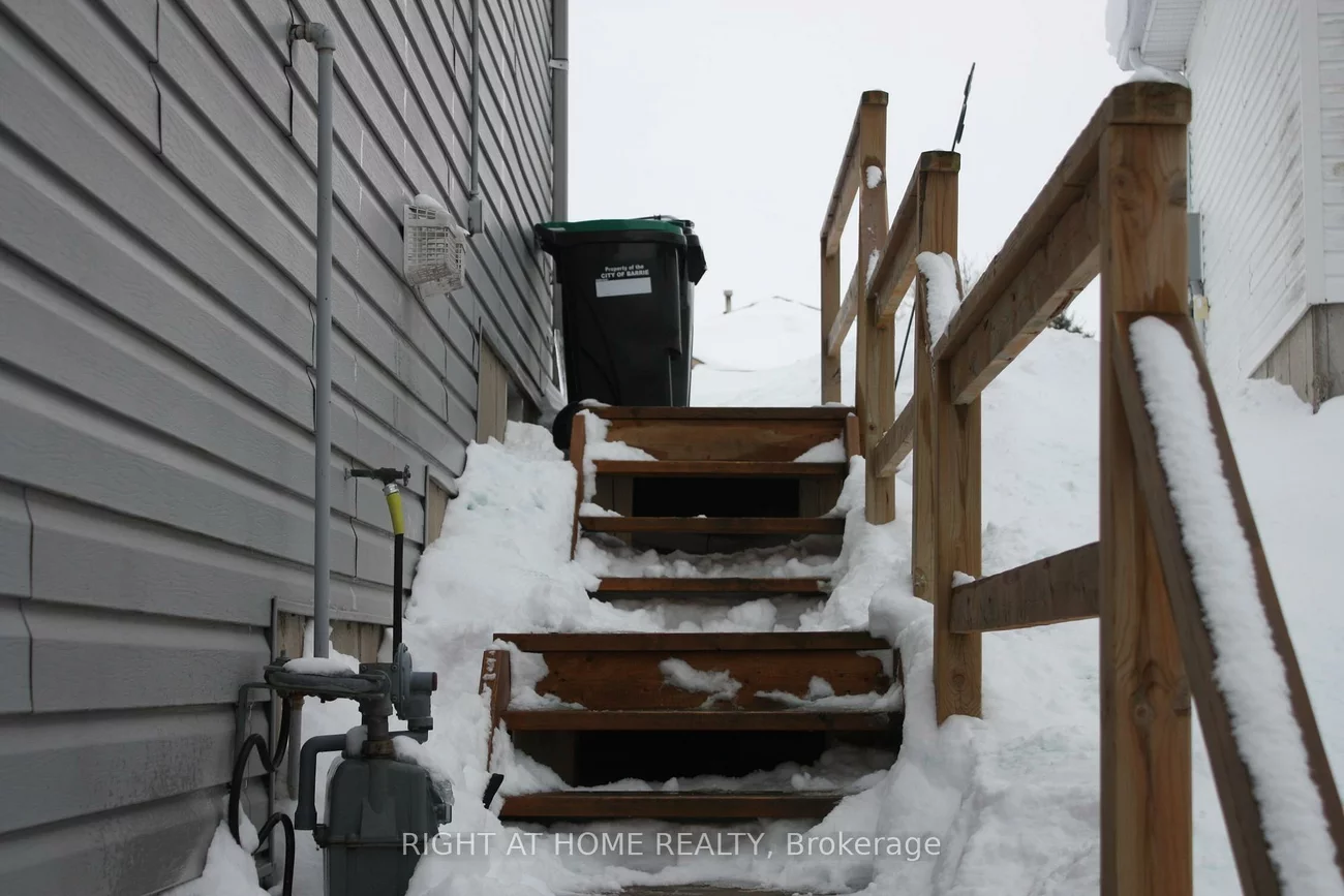 46, Lougheed, Holly, Barrie