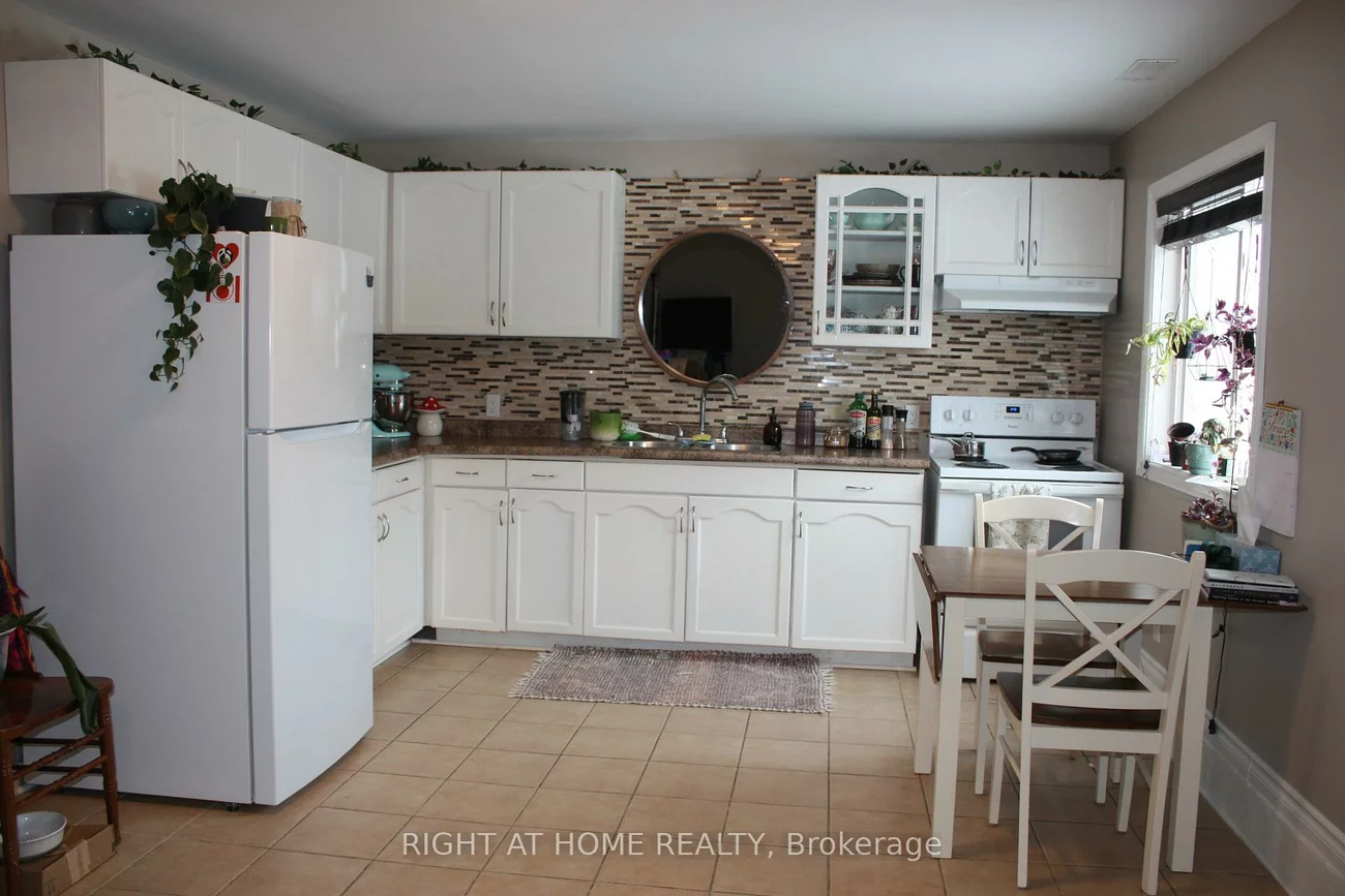 46, Lougheed, Holly, Barrie