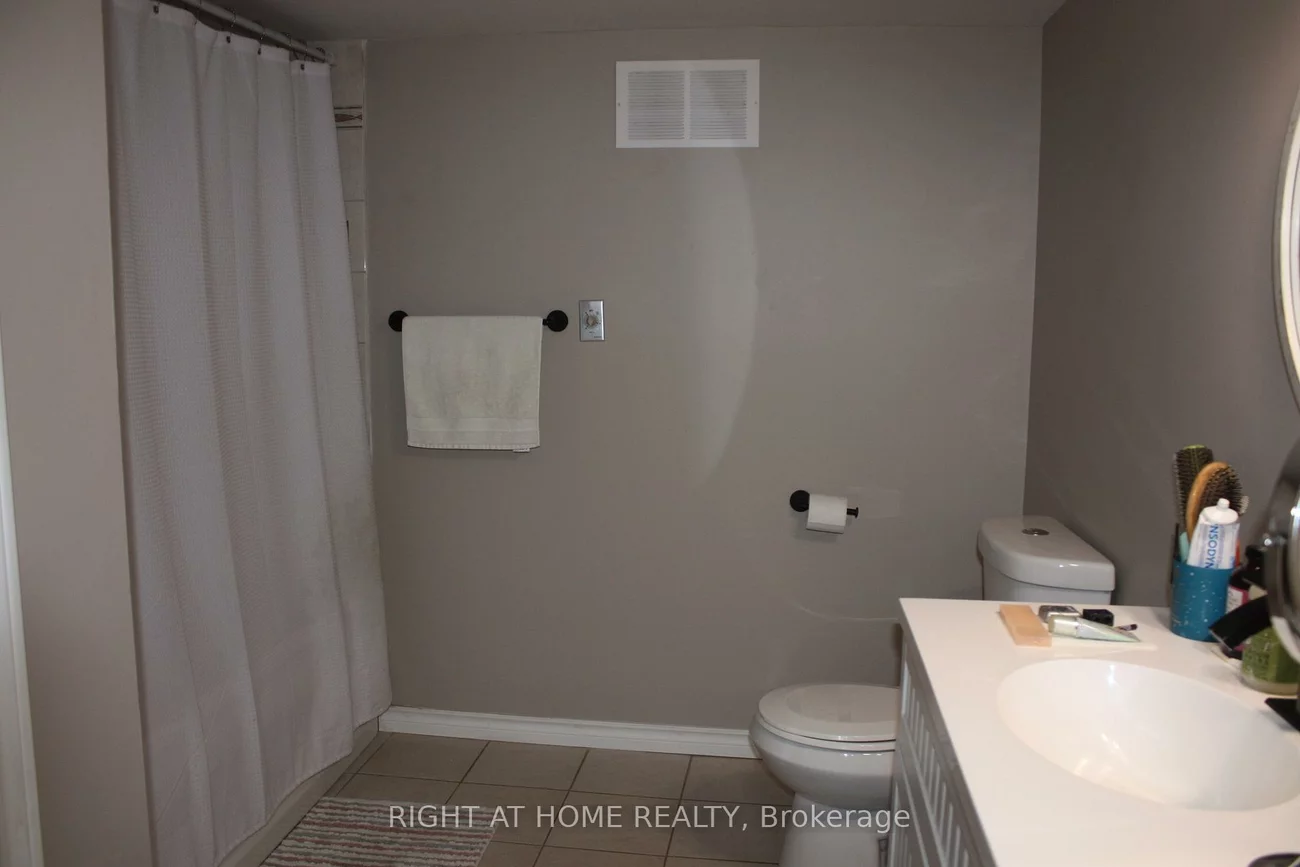 46, Lougheed, Holly, Barrie