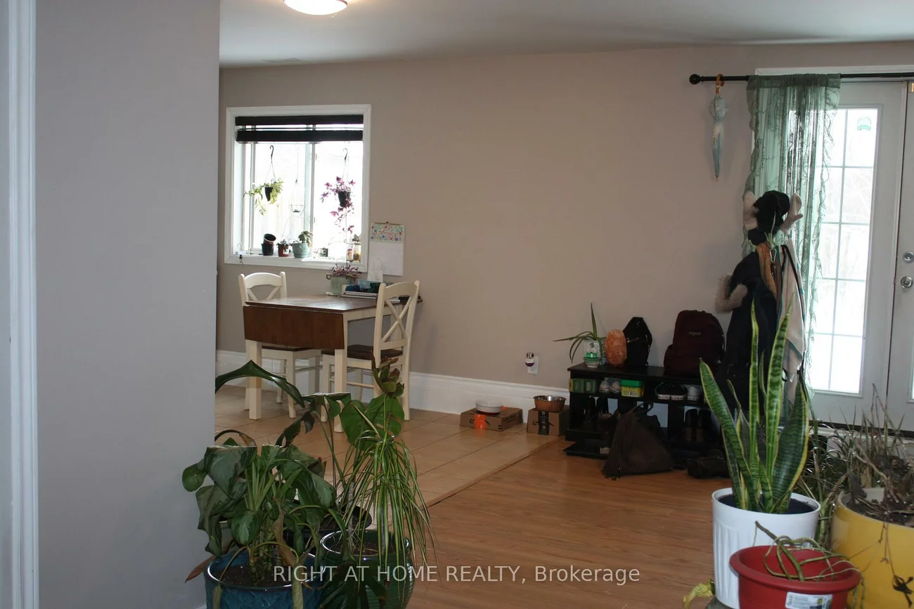 46, Lougheed, Holly, Barrie