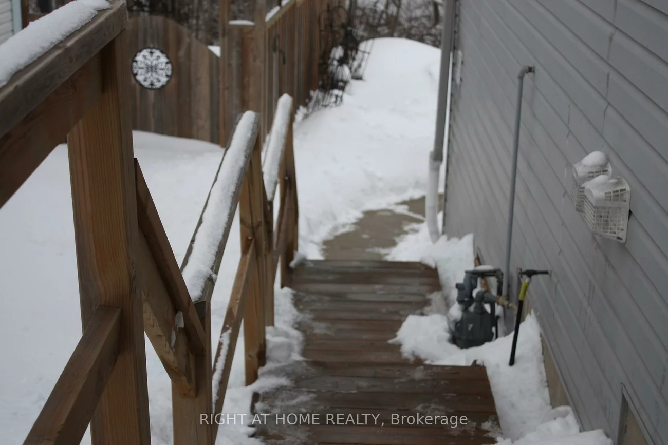 46, Lougheed, Holly, Barrie