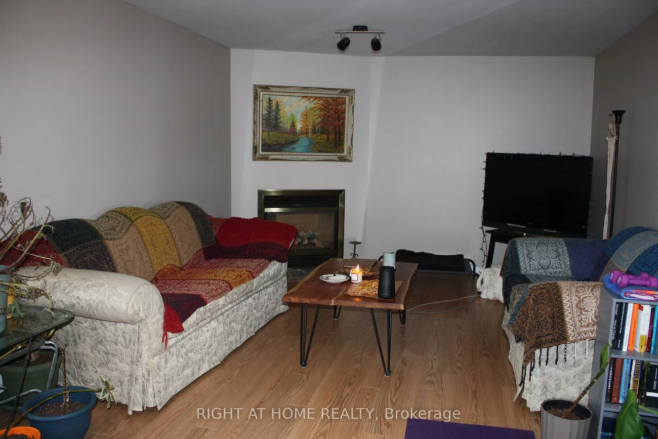 46, Lougheed, Holly, Barrie