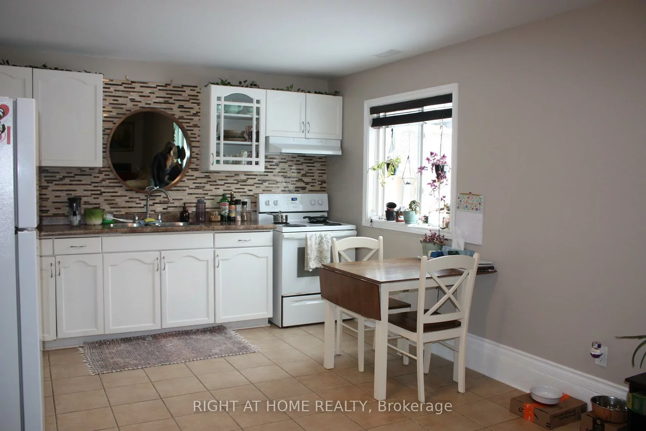 46, Lougheed, Holly, Barrie