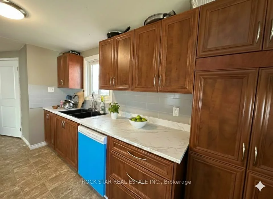 62, Corbett, Grove East, Barrie