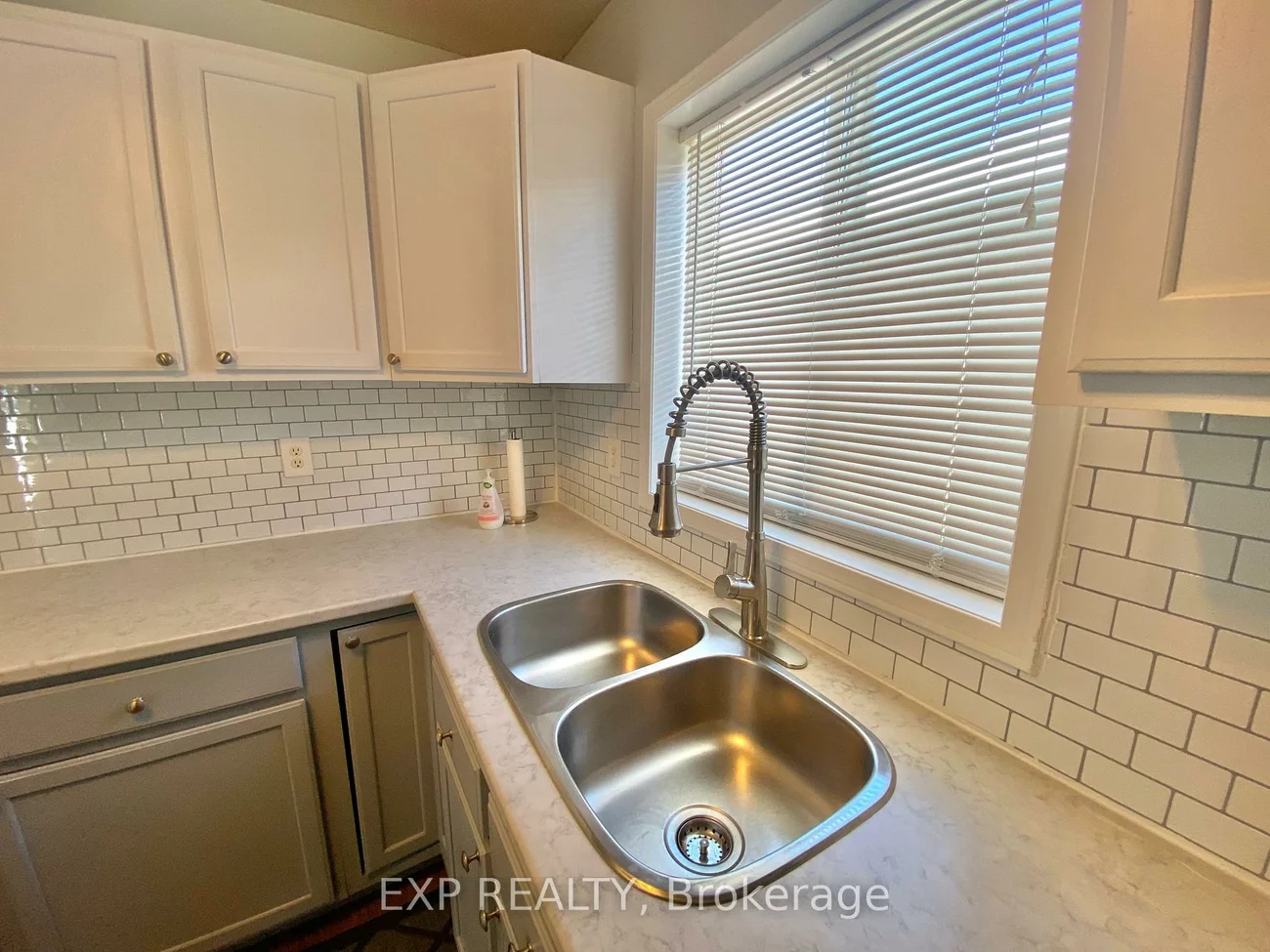 55, Athabaska, Holly, Barrie