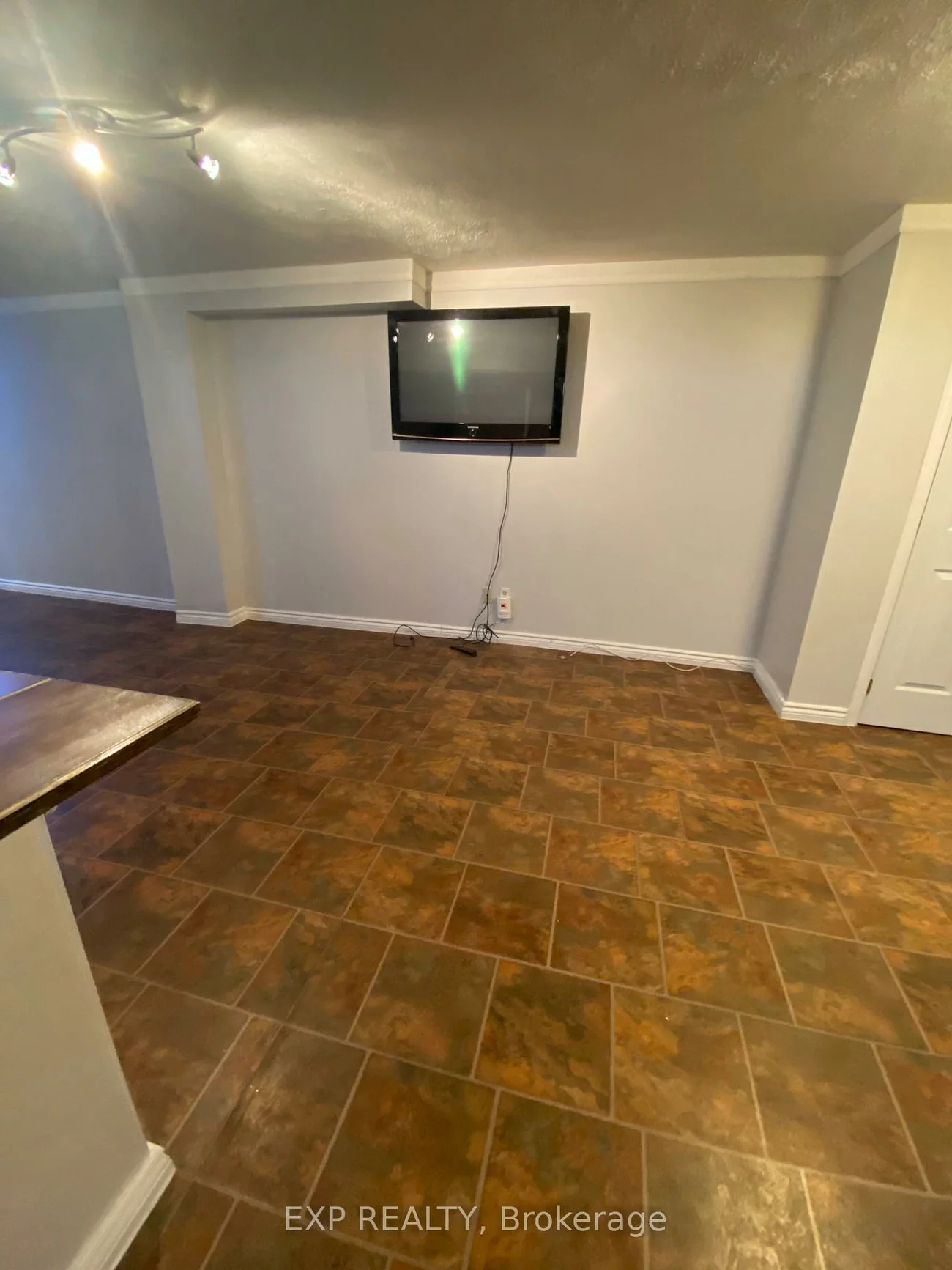 55, Athabaska, Holly, Barrie