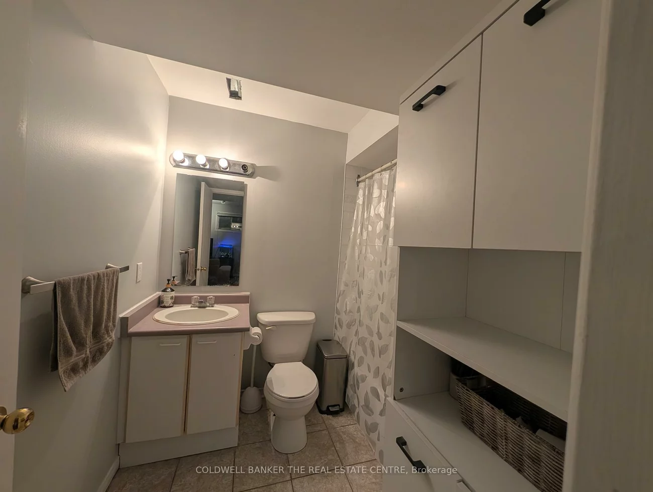 64, Athabaska, Holly, Barrie