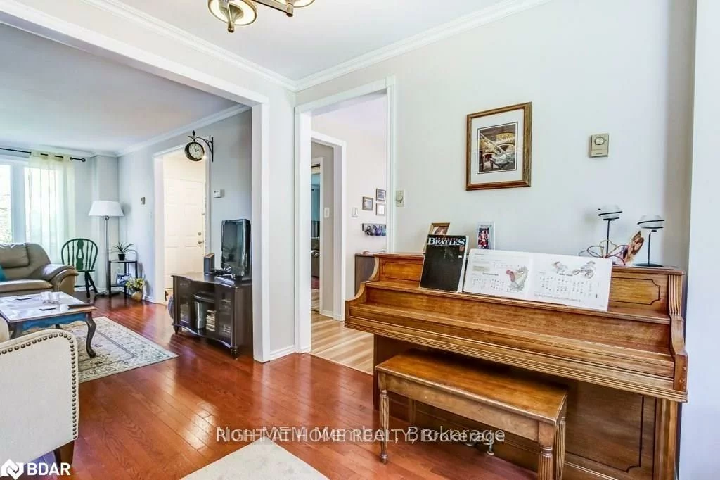 369, HICKLING, Grove East, Barrie