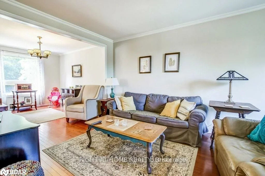 369, HICKLING, Grove East, Barrie