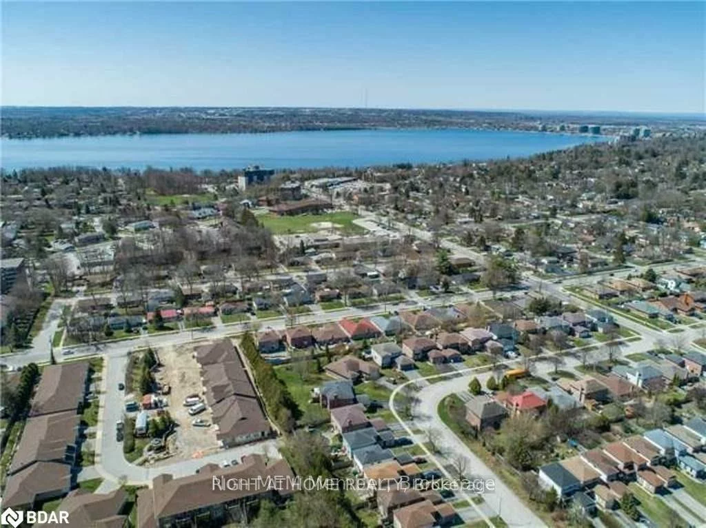 369, HICKLING, Grove East, Barrie