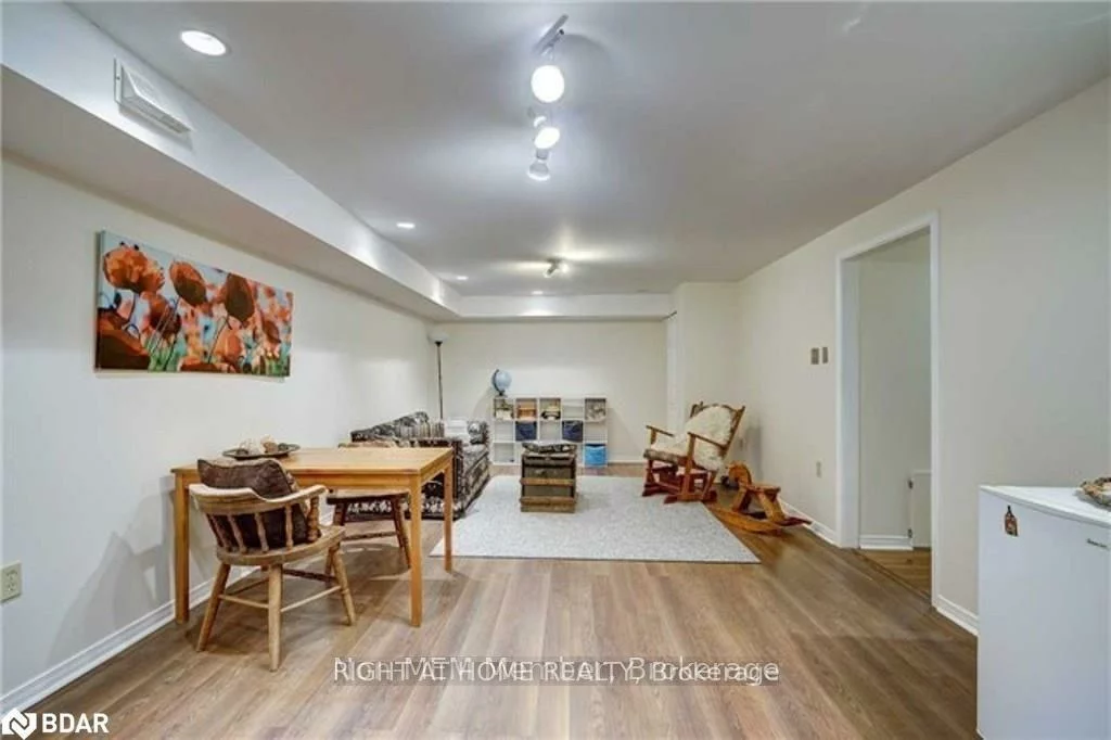 369, HICKLING, Grove East, Barrie