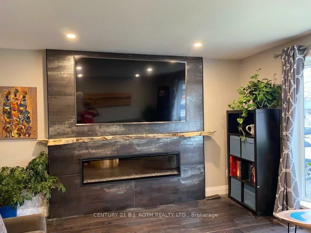 181, ROSE, Wellington, Barrie