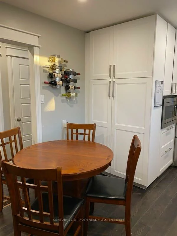 181, ROSE, Wellington, Barrie