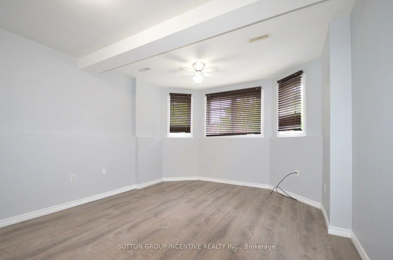 39, JONES, Grove East, Barrie