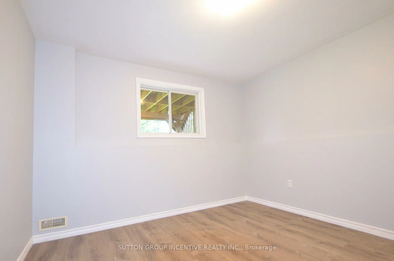 39, JONES, Grove East, Barrie