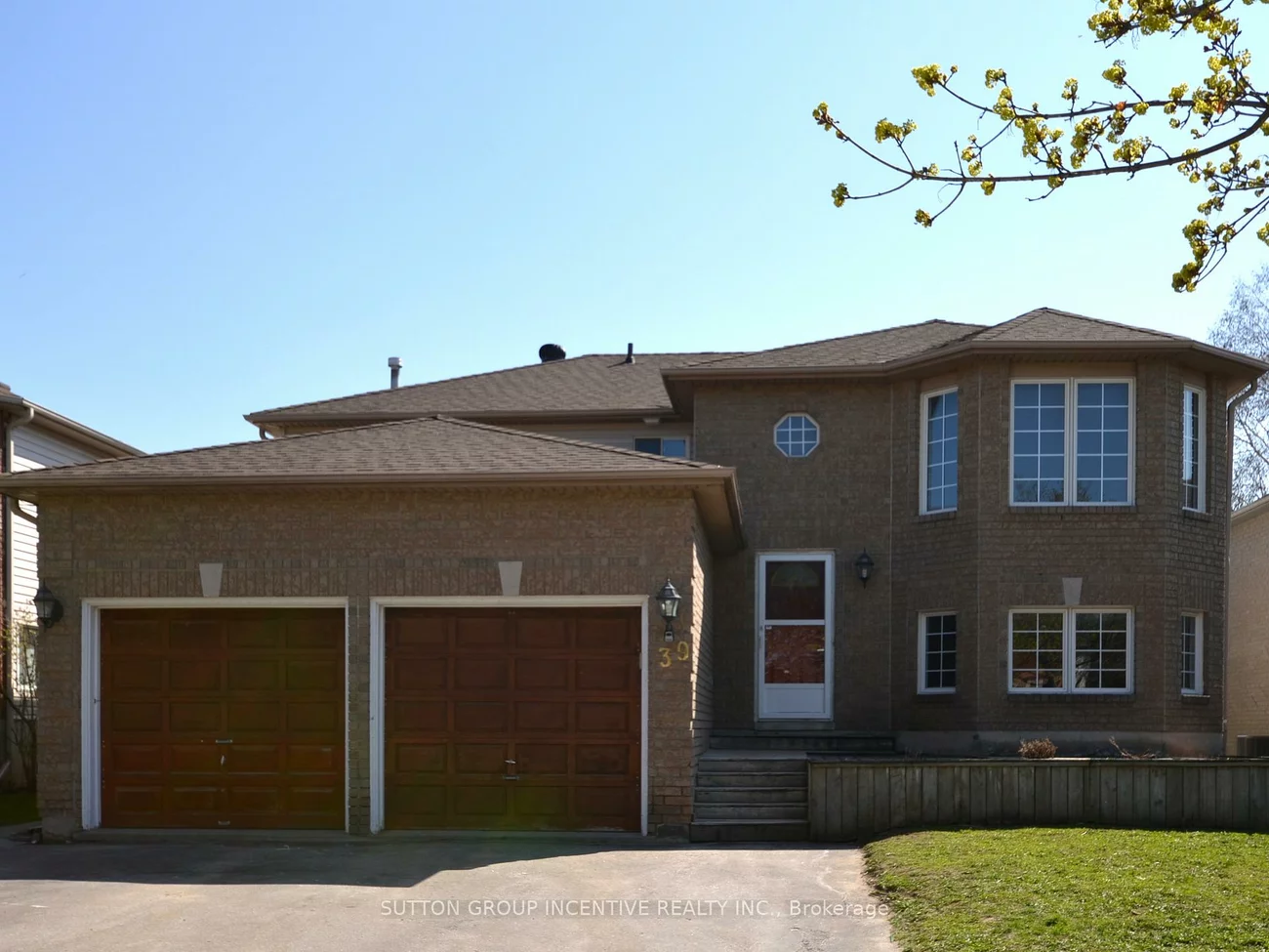 39, JONES, Grove East, Barrie