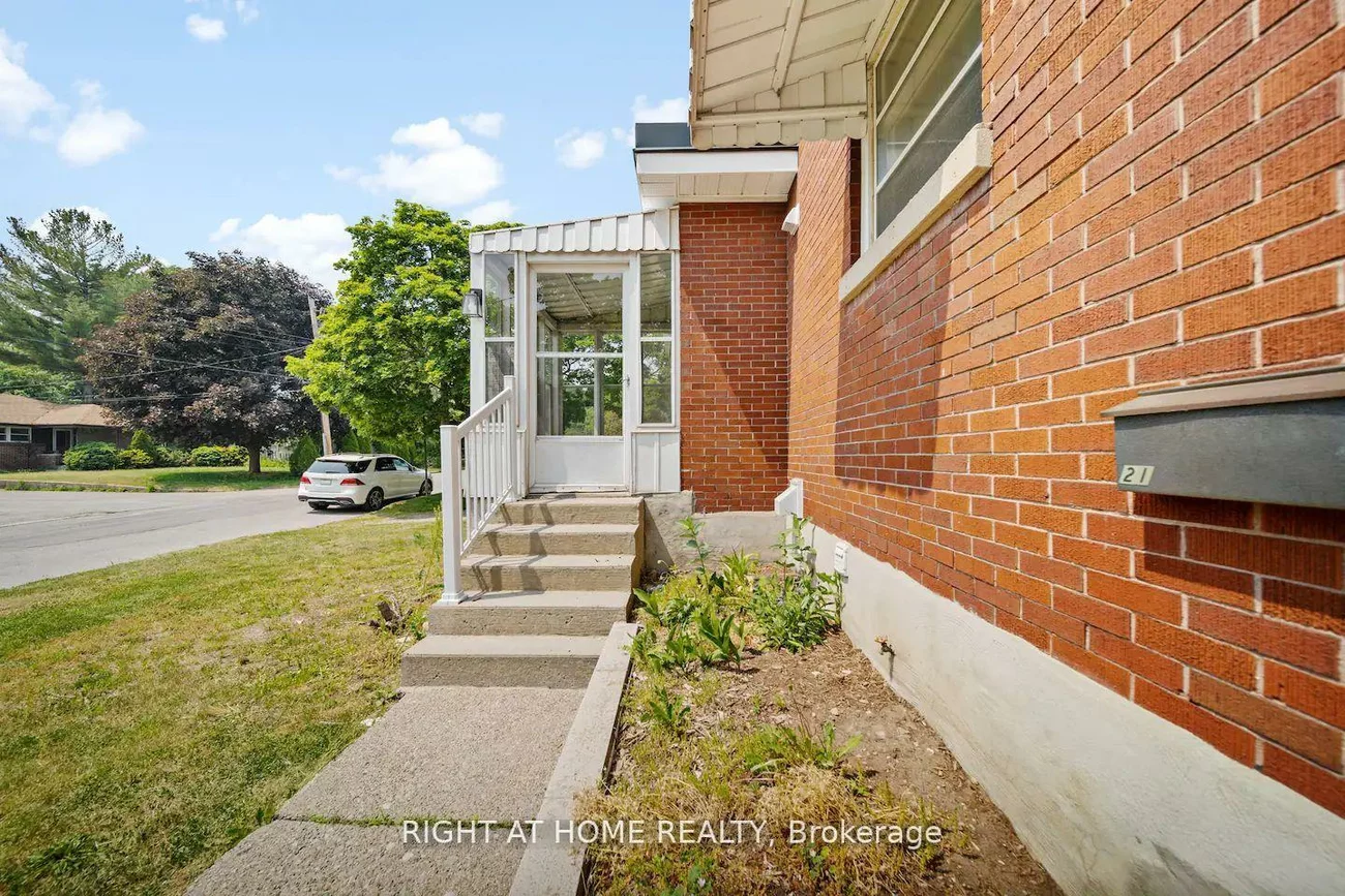 21, Thomson, City Centre, Barrie