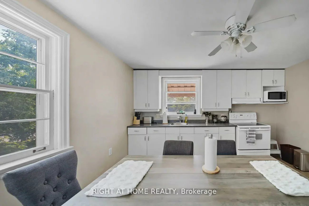 21, Thomson, City Centre, Barrie