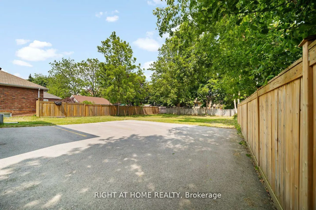 21, Thomson, City Centre, Barrie