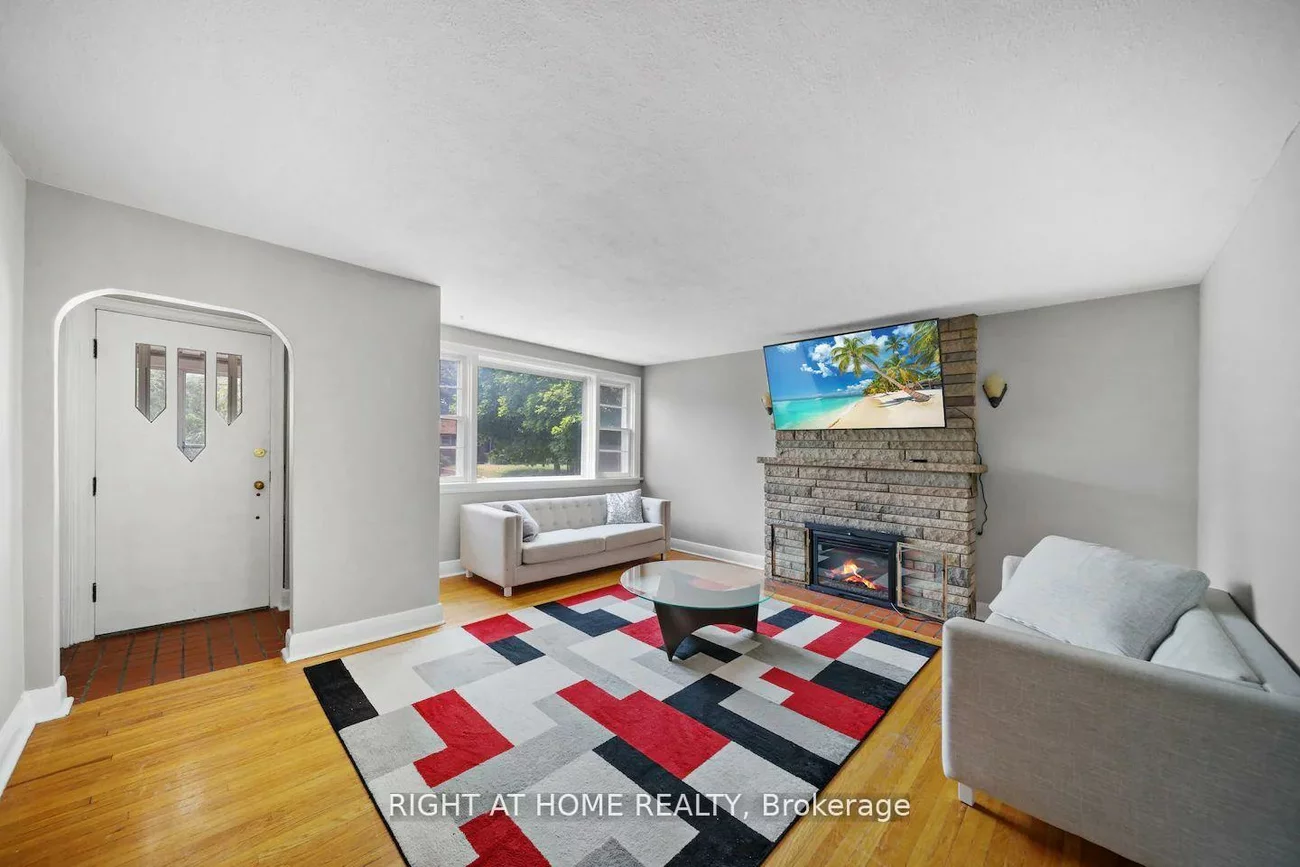 21, Thomson, City Centre, Barrie