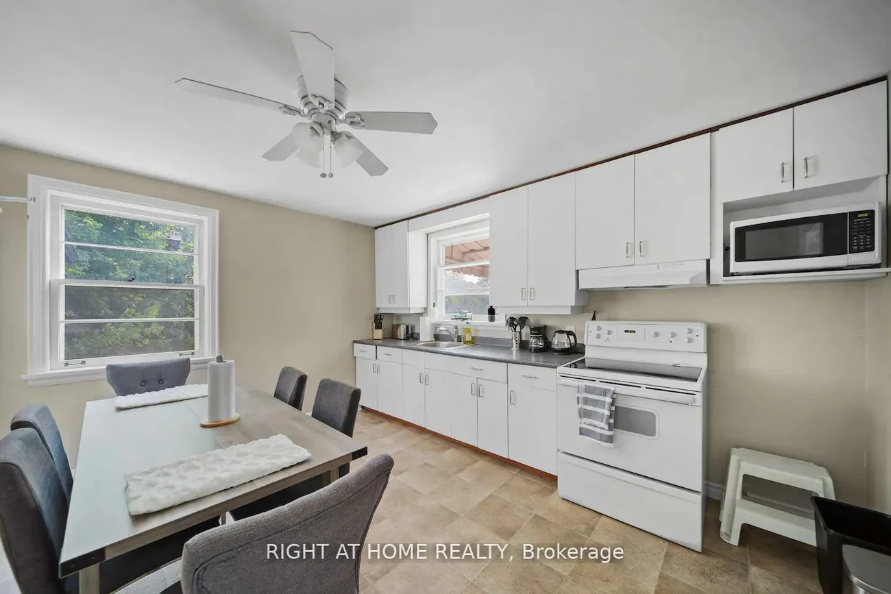 21, Thomson, City Centre, Barrie