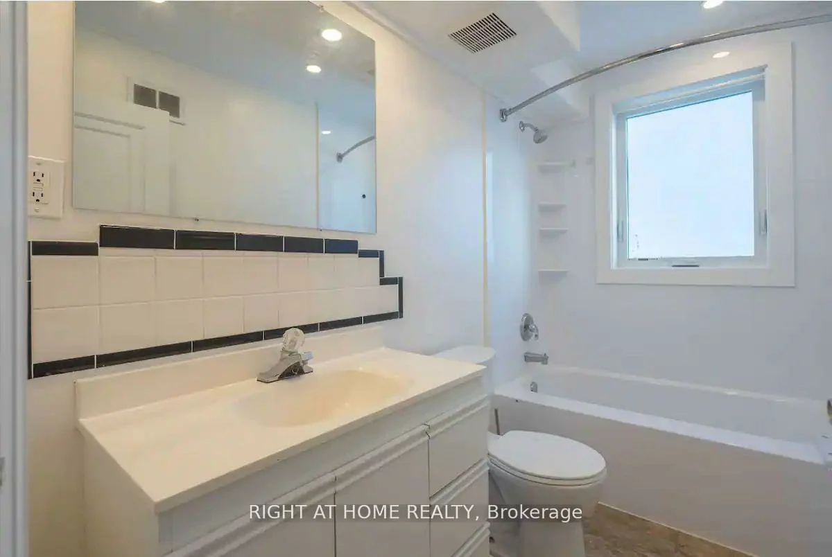 21, Thomson, City Centre, Barrie