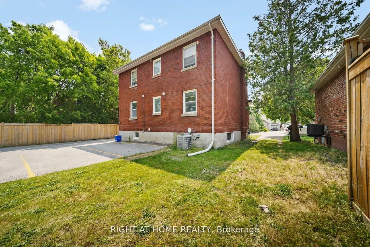 21, Thomson, City Centre, Barrie