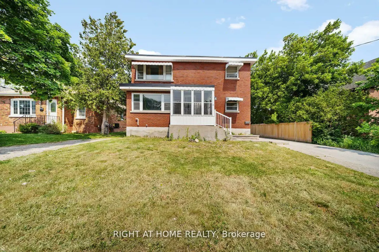 21, Thomson, City Centre, Barrie