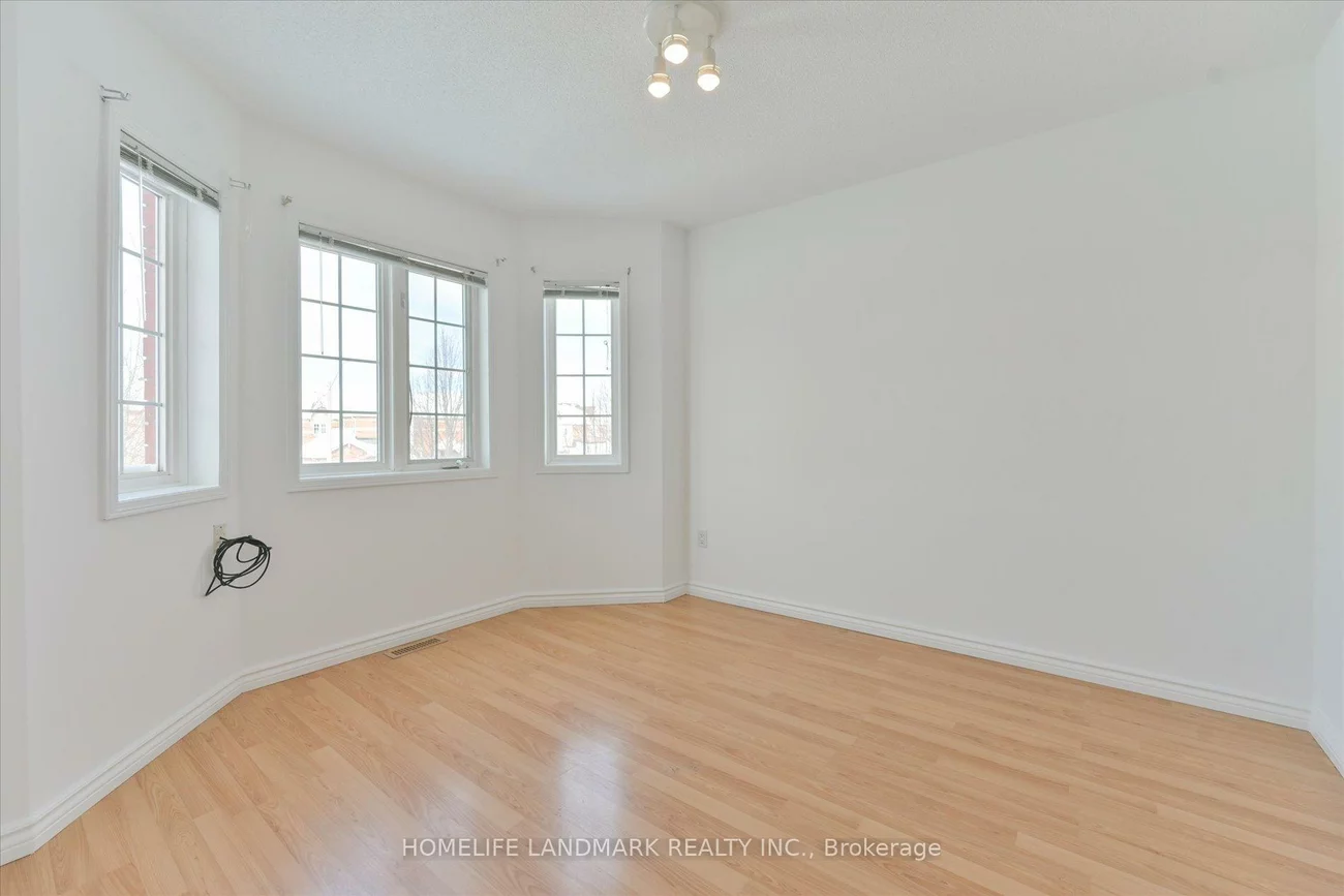 29, Drake, Painswick South, Barrie