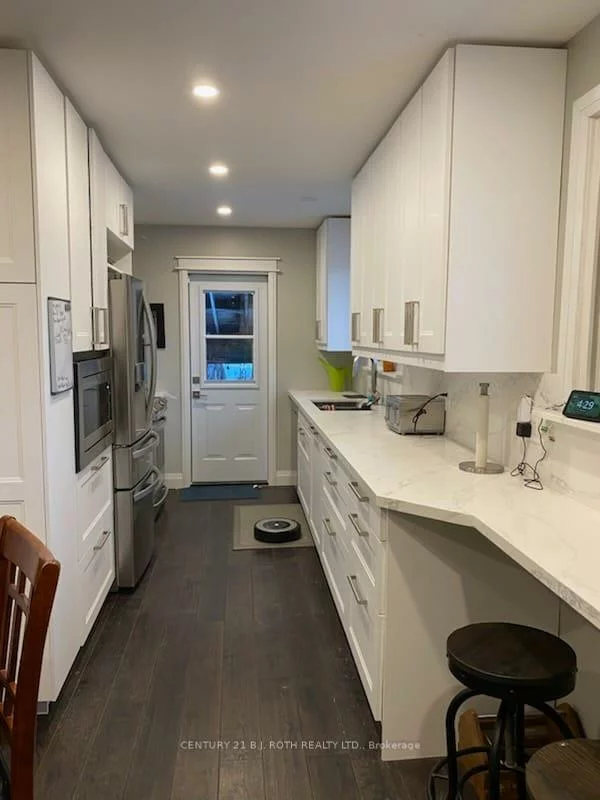 181, ROSE, Wellington, Barrie