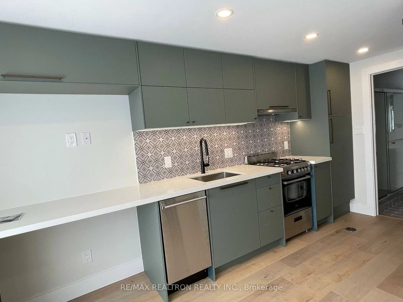 82, Gunn, Wellington, Barrie