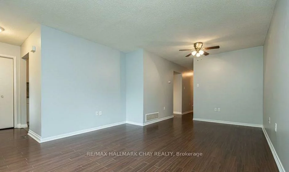 33 B, Grove, Wellington, Barrie