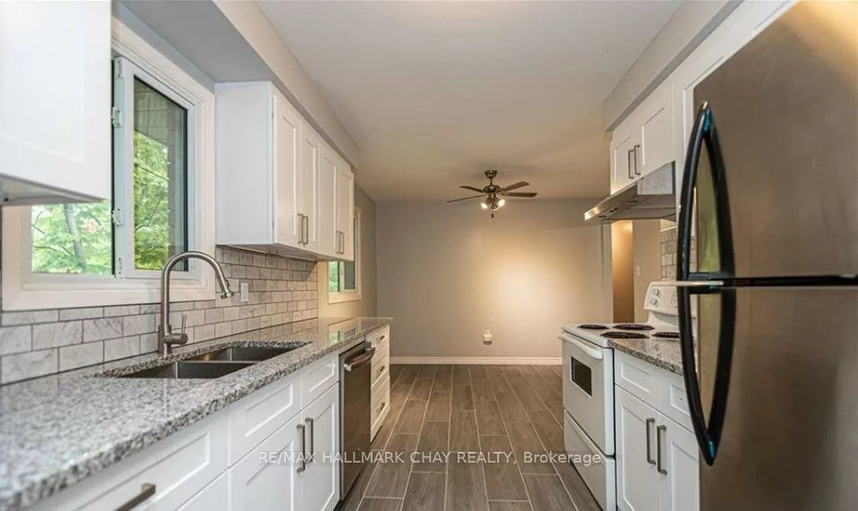 33 B, Grove, Wellington, Barrie
