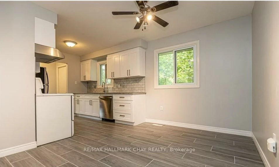 33 B, Grove, Wellington, Barrie