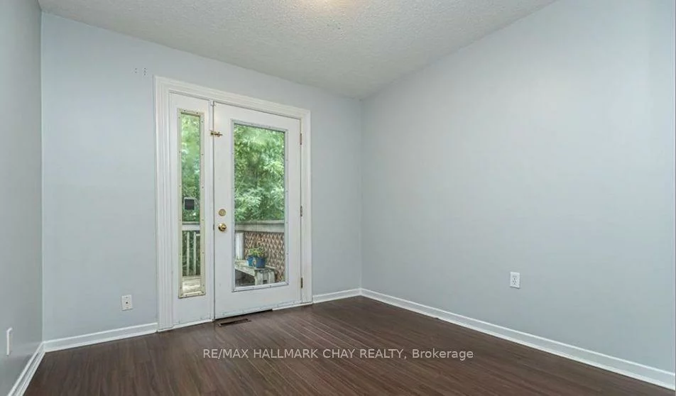 33 B, Grove, Wellington, Barrie