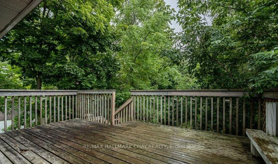 33 B, Grove, Wellington, Barrie