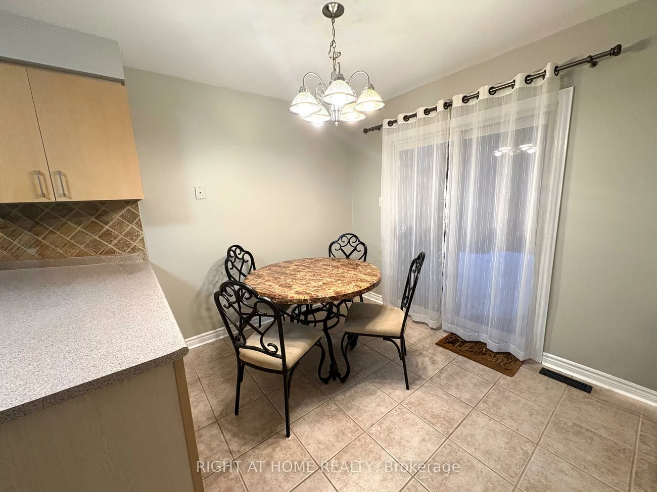 10, Stephanie, Painswick South, Barrie